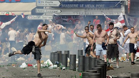 Caos 'hooligan' en las calles de Marsella