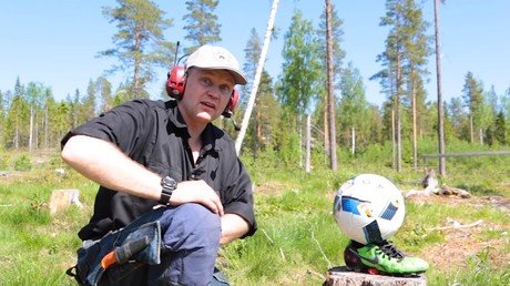 ¿Qué pasa si dinamitas un balón de la Eurocopa 2016?