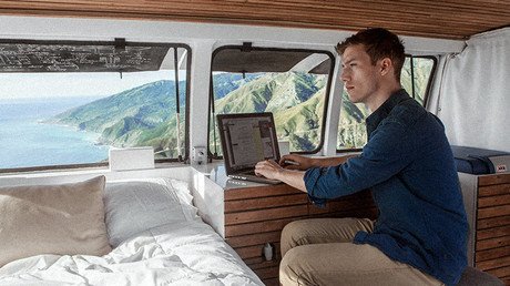 Fotos: Cómo transformar una vieja furgoneta en vivienda y lugar de trabajo