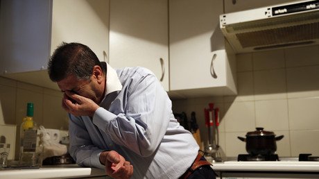 Más de 5 suicidios diarios en España: la economía de los desahucios