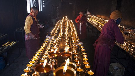 China: Secta estafa millones de yuanes a sus seguidores con productos para la 'inmortalidad'