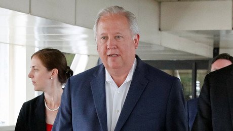 Shannon abre otro capítulo en la tórrida historia de diálogo con Venezuela