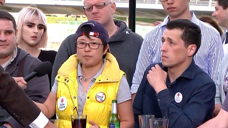 Inmigrante china a favor del Brexit porque su "empleado español siempre está dormido"