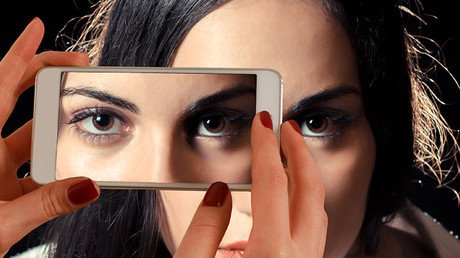 El uso de teléfonos inteligentes puede provocar ceguera temporal