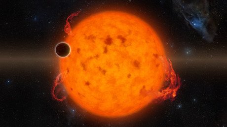 Astrónomos descubren un planeta gigante que no tendría que existir (VIDEO)