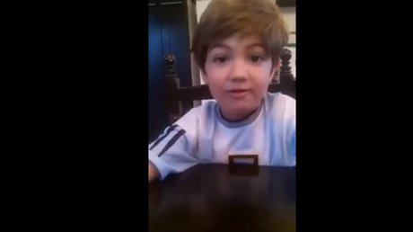 VIRAL: Un niño dirige un tierno mensaje a Messi para que no se vaya de la selección