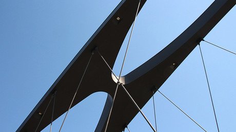 Brasil: Vecinos construyen un puente 54 veces más barato que lo estimado por la alcaldía