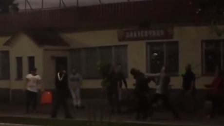 Una pelea callejera con motosierras y hachas en Rusia