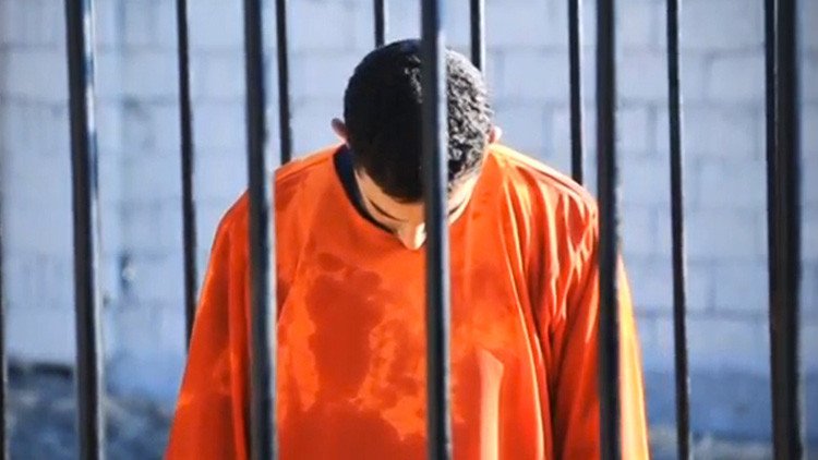 Sin piedad: el Estado Islámico sumerge a desertores en agua hirviendo