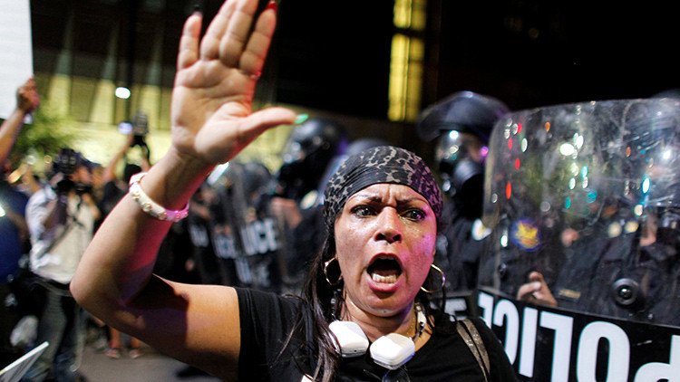 ¿Es solo el racismo la razón de la violencia policial en EE.UU.?