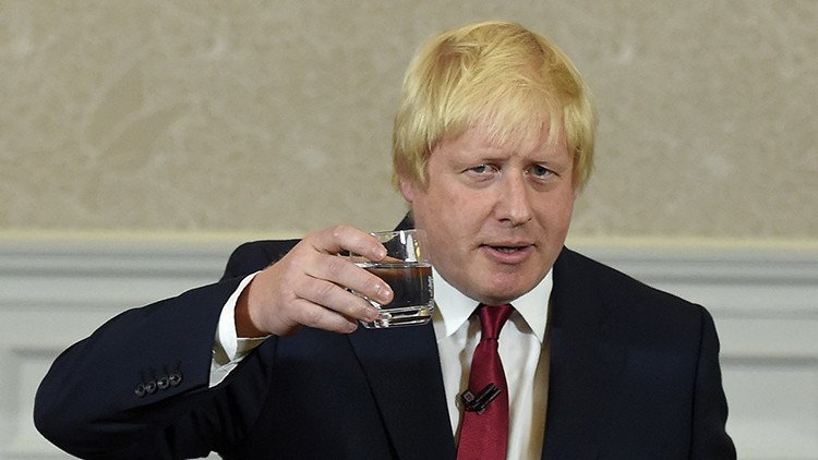 Theresa May nombra a Boris Johnson como nuevo canciller del Reino Unido