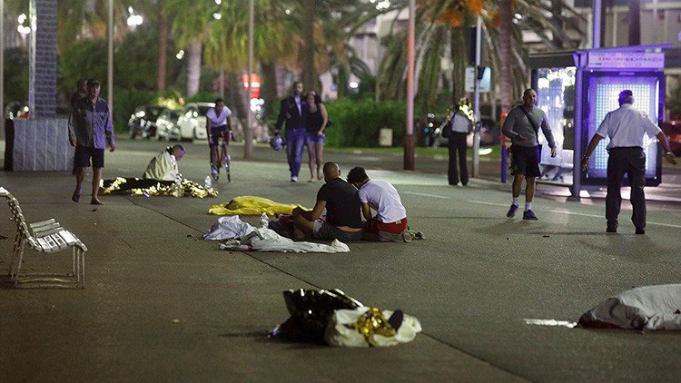 'El camión de la muerte': El terror golpea Niza con decenas de personas atropelladas en el malecón