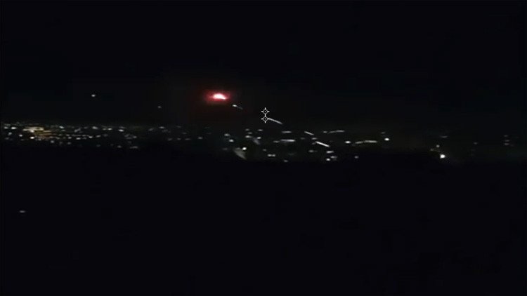 Cazas militares sobrevuelan Ankara en medio de potentes explosiones