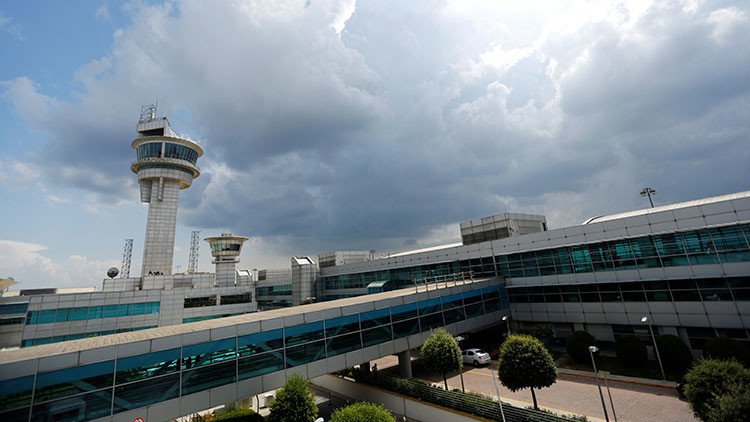 Una explosión sacude el aeropuerto de Estambul poco después de que aterrizara allí Erdogan