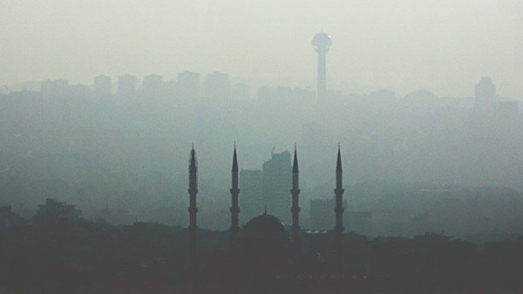 Se desata un gran incendio en el centro de la capital turca