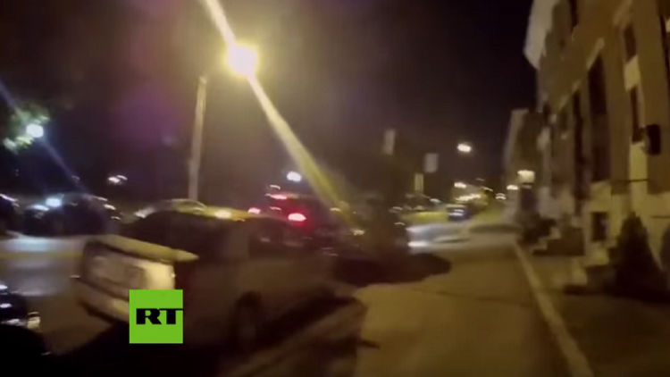 Un joven jugaba al Pokémon mientras conducía y chocó el vehículo equivocado 