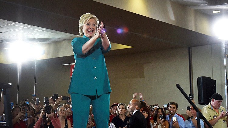 Del encarcelamiento al fusilamiento: La retórica violenta contra Hillary Clinton cobra impulso