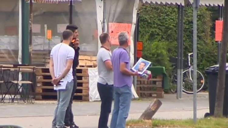 "Es una pesadilla": un padre desconsolado llora la pérdida de su hijo en el tiroteo de Múnich VIDEO
