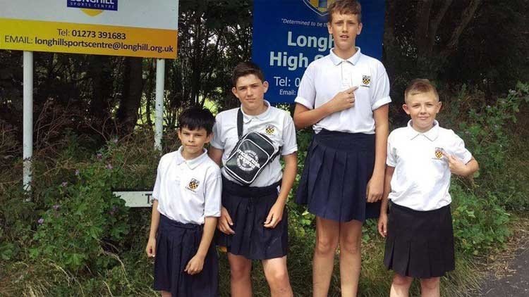 A estos chicos les prohibieron ir al colegio en pantalón corto y hallaron esta ingeniosa solución