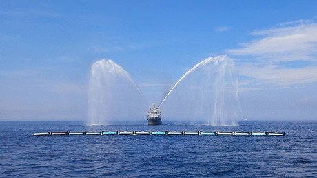 Ponen a prueba al gigante flotante que limpiará de plástico los océanos