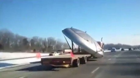 Esto es lo que pasa cuando aparcas el platillo volante donde no debes