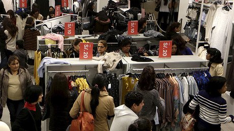 Lima: Batalla campal de mujeres por un par de zapatos