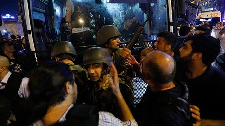 VIDEO: Grupos de militares golpistas se entregan a las autoridades