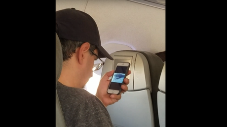 Su cara lo dice todo: ¿Será este el mejor video para ver justo antes de despegar?