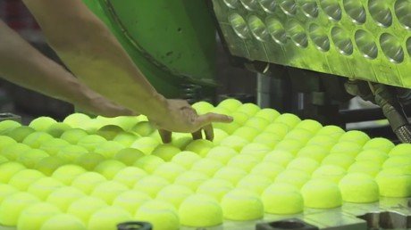 Seguro que nunca había pensado cómo se hacen pelotas de tenis