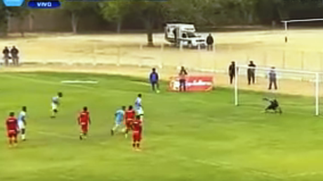 Quisieron hacer el penal de Messi y Suárez pero les salió esto