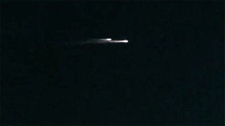 Video: Dos misteriosas bolas de luz brillante cruzan los cielos de EE.UU.