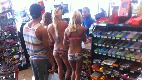 La foto de tres chicas en bikini revoluciona la Red y no por la razón que parece