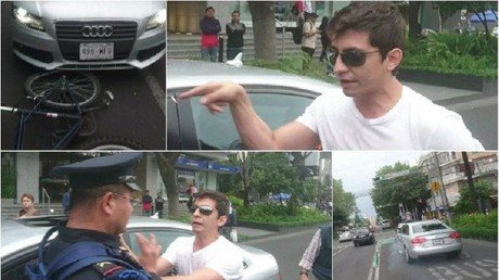 Atropella a un ciclista con su coche, golpea a un Policía y se da a la fuga arrastrando la bicicleta