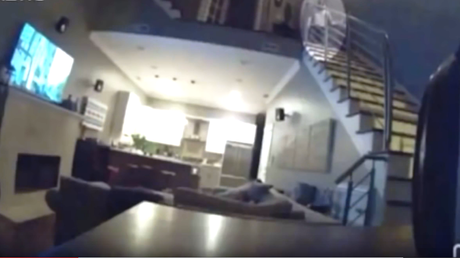 Revisaron las cámaras de seguridad de su casa y se quedaron aterrados por lo que vieron