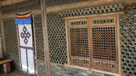 'Embotellando la ciudad': Las casas construidas con botellas ya son una realidad en México  