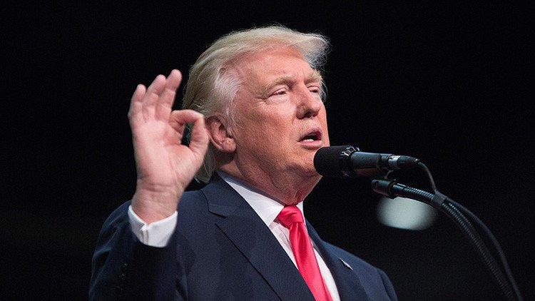 "¡Que la encierren!": Los seguidores de Trump apoyan con fervor las acusaciones contra Clinton