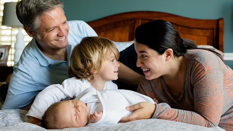 Revelan la relación entre la longevidad de los padres y la de los hijos