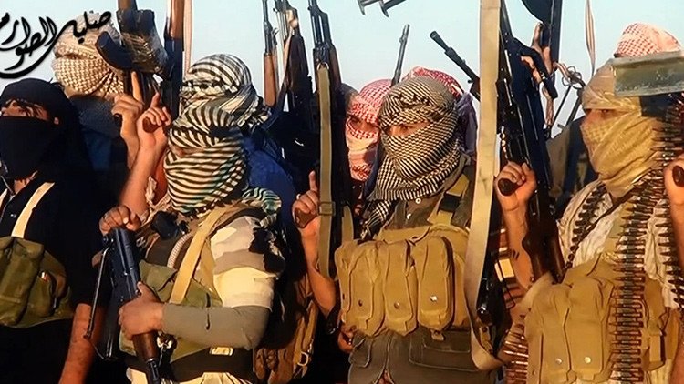 Las fuerzas apoyadas por EE.UU. permiten escapar a centenares de terroristas del EI