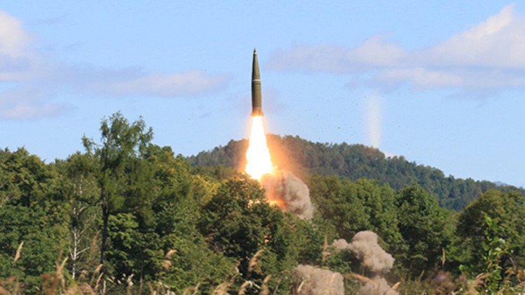 Maniobras en Rusia: Misil Iskander-M impacta contra un blanco a 300 kilómetros de distancia (video)