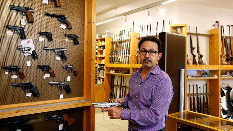¿Último recurso?: La ola de atentados yihadistas hace que los europeos compren más armas