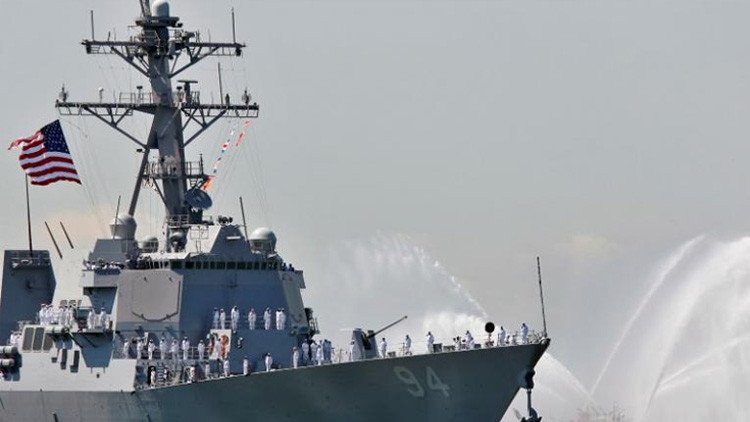 Irán intercepta a un destructor estadounidense en una "operación rápida"