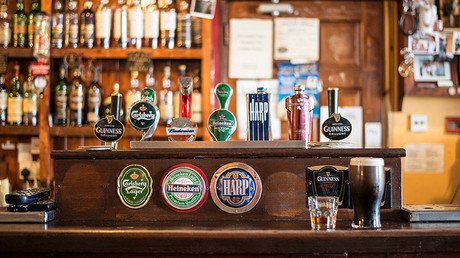 Cobrar por viajar y tomar cerveza: ¿Este es el mejor trabajo del mundo?