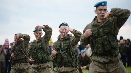 Rusia organiza un regimiento aerotransportado en la frontera entre Crimea y Ucrania 