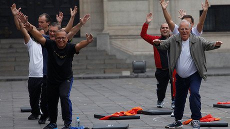 'A moverse todo el mundo': Presidente de Perú empieza reunión de gabinete con ejercicios (Video)