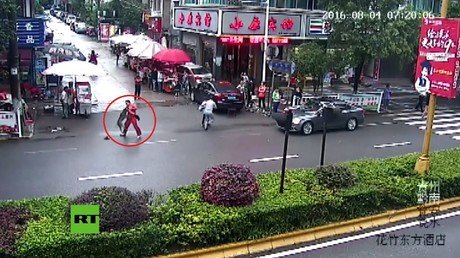 Un perro feroz ataca a más de 20 personas