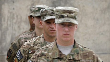 El Estado Islámico muestra fotos de armas de EE.UU. encontradas en Afganistán