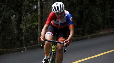 Una ciclista neerlandesa se fractura tres vértebras tras una terrible caída en los JJ.OO.