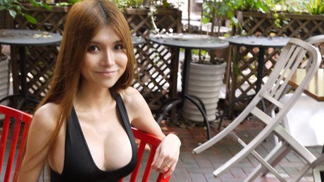 'SexyCyborg' marca tendencia: Ingeniera china crea una minifalda 'hipnótica'