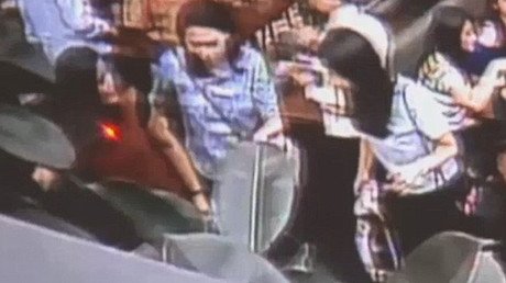 Video: Una mujer bebe una taza de café 'mortal' envenenada con cianuro