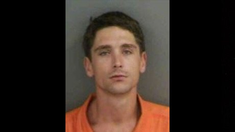 EE.UU: Un joven roba y estrella el barco del dentista que mató al famoso león Cecil